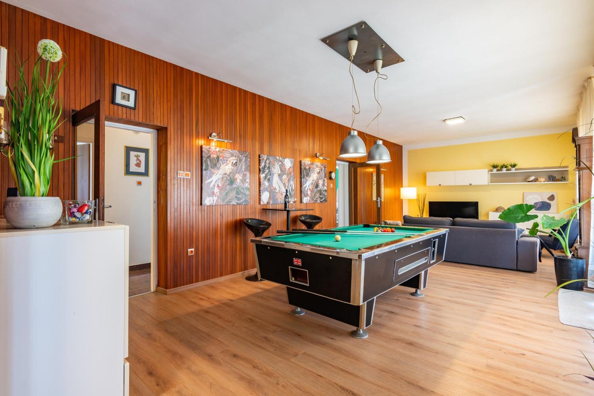 Superior House With Pool Apartment