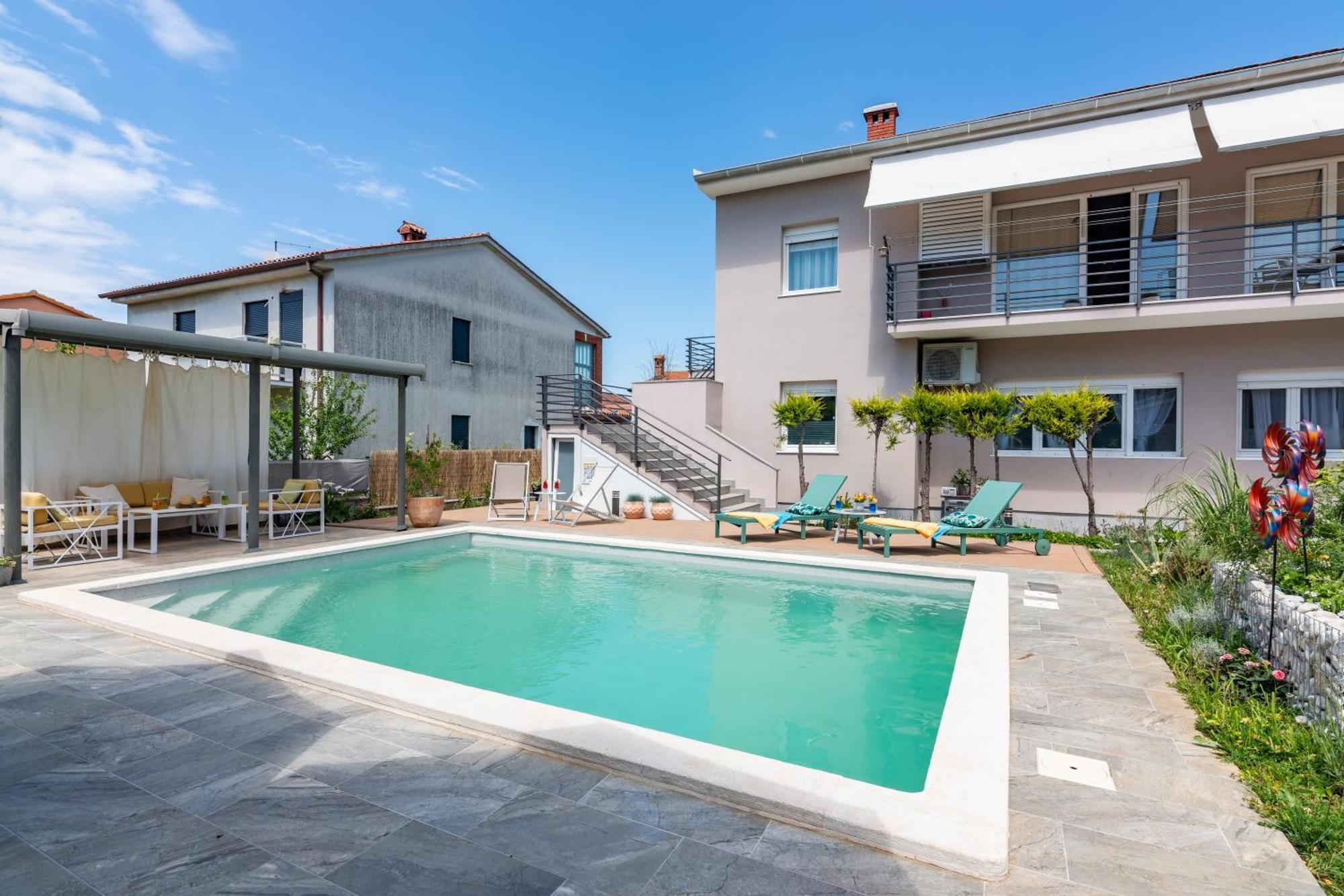 Superior House With Pool Pula
