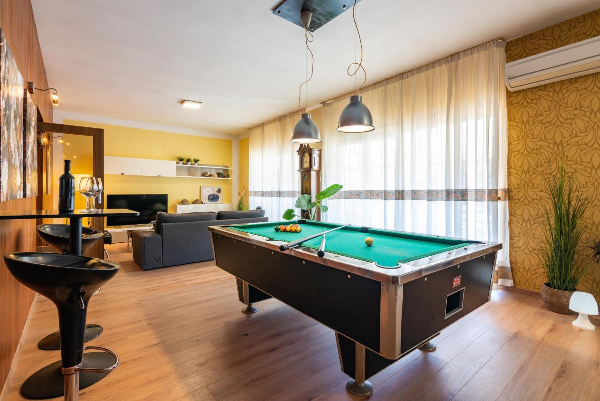 Superior House With Pool Apartment