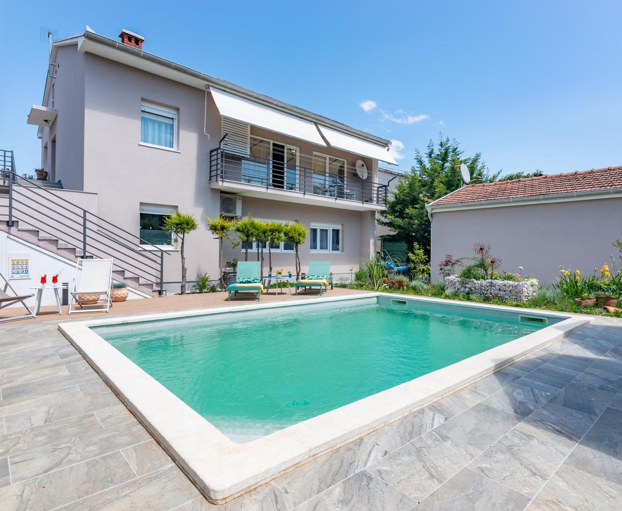 Superior House With Pool
